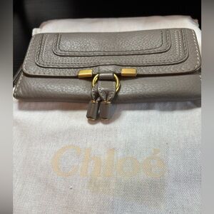Chloé Marcie Grained Calfskin Continental Flap Wallet – Cashmere Grey